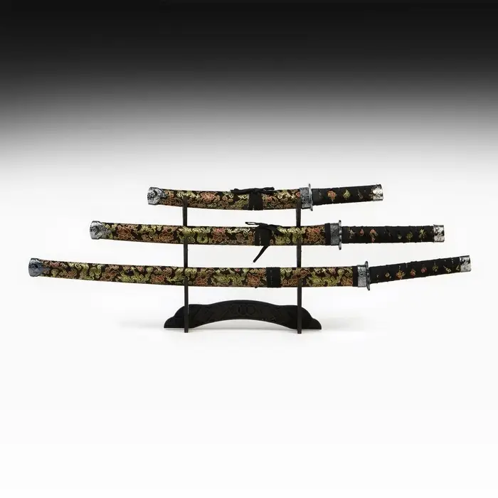 Макет оружия &laquo;Сувенирные катаны на подставке 3в1. Драконы на бежевом&raquo;, подарочный набор, ножны ткань, 47 см; 70 см; 89 см