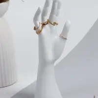 Подставка для украшений QF &laquo;Рука&raquo; 7.5&times;6&times;24, белая