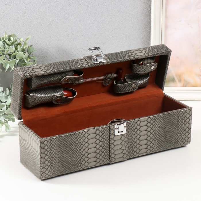 Шкатулка дерево, кожзам под бутылку Шкатулка дерево, кожзам под бутылку "Серая змея" 5 предметов 35,5х15х11,5 см