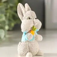 Статуэтка "Кролик с  морковкой" 7х5х4 см, серый