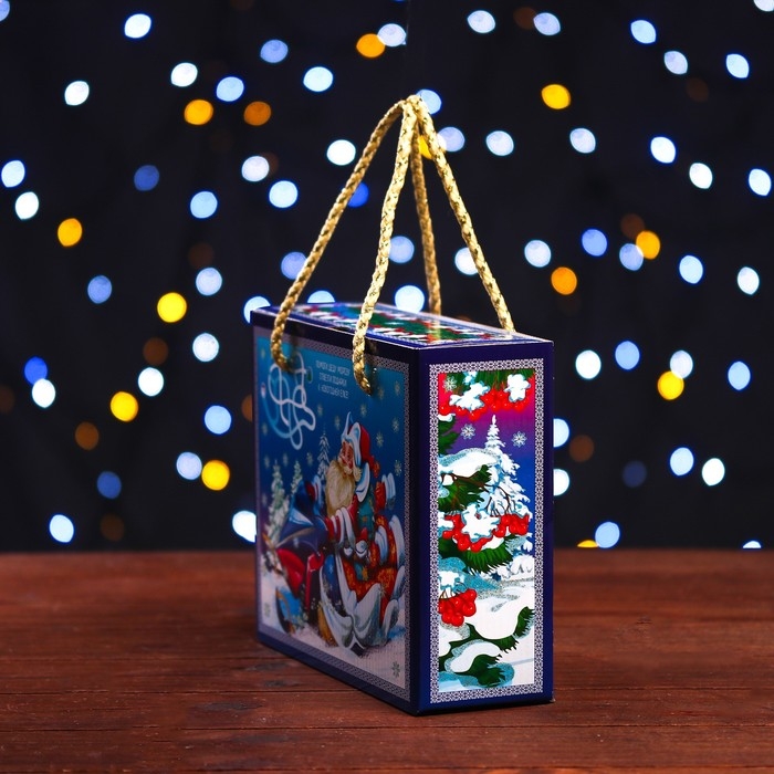 Новый год. Подарочная коробка Новый год. Подарочная коробка"Дед Мороз и Снегурочка" 20,4 х 7,6 х 17,5 см.