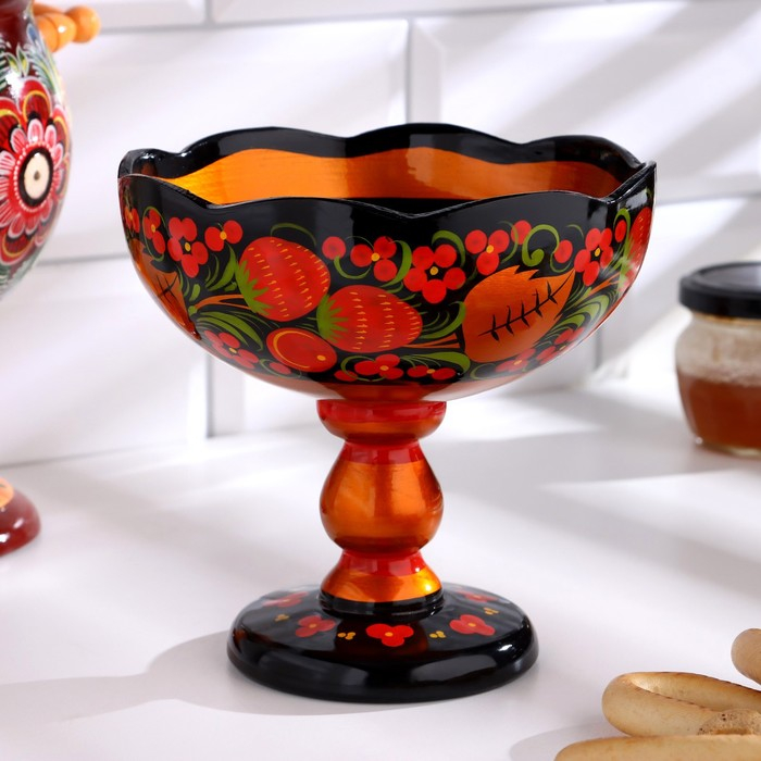 Конфетница «Земляничка», резная, хохлома Конфетница «Земляничка», резная, хохлома