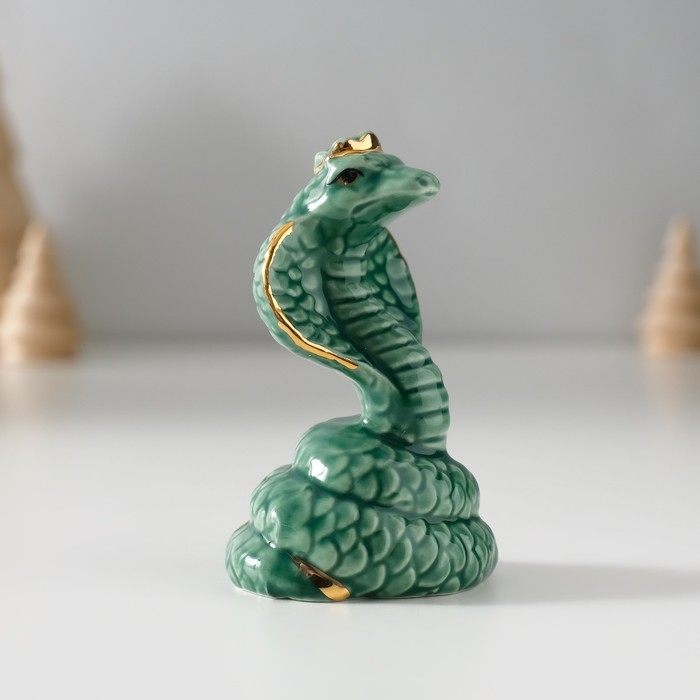 Сувенир керамика Сувенир керамика "Зелёная кобра в короне" с золотом 4х4,5х7,5 см