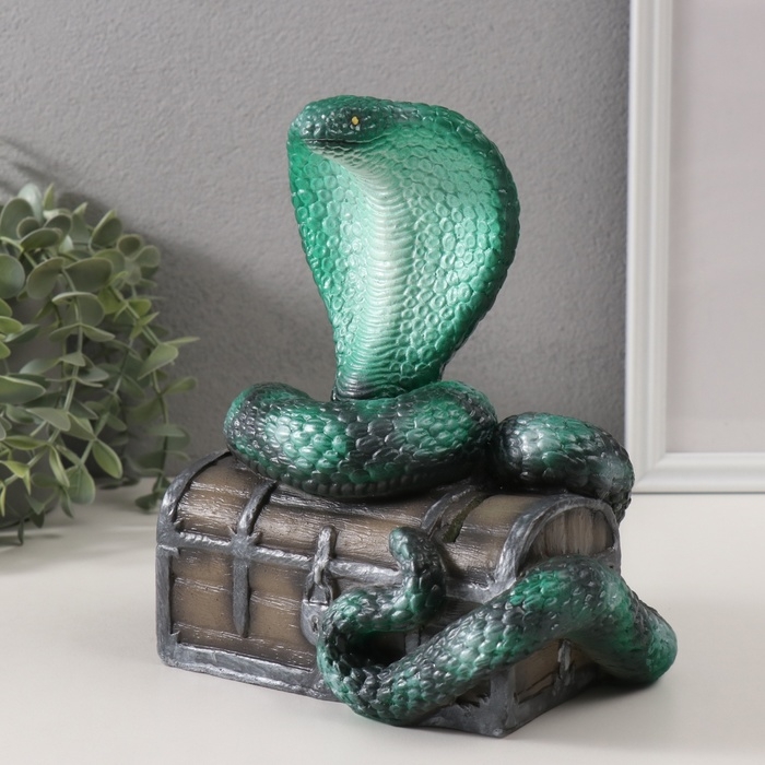 Копилка Копилка"КОБРА НА СУНДУКЕ "  20 х 17 х 12 см.