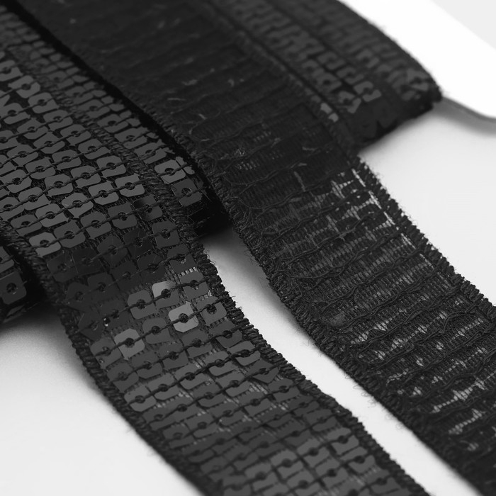 Лента декоративная с квадратными пайетками, 2,5 см, 9 ± 0,5 м, цвет чёрный Лента декоративная с квадратными пайетками, 2,5 см, 9 ± 0,5 м, цвет чёрный