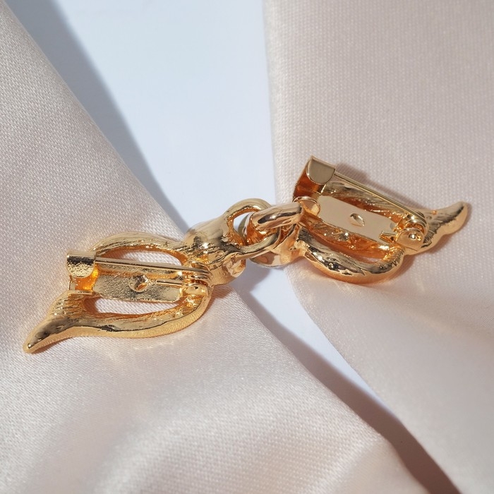 Зажим для кардигана «Волны», цвет белый в золоте Зажим для кардигана «Волны», цвет белый в золоте