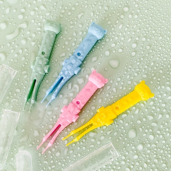 Пинцет для чистки носа, детский, с колпачком, цвет МИКС Пинцет для чистки носа, детский, с колпачком, цвет МИКС