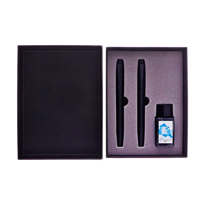Ручки подарочные 2 штуки в подар коробке (роллер и перьевая) с чернилами 18 мл Ручки подарочные 2 штуки в подар коробке (роллер и перьевая) с чернилами 18 мл
