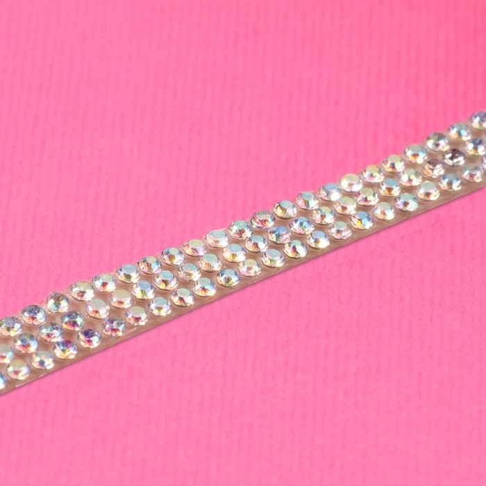 Стразы самоклеящиеся, с голографией, d = 2 мм, ширина - 7 мм, 4,5 ± 0,5 м, цвет серебряный Стразы самоклеящиеся, с голографией, d = 2 мм, ширина - 7 мм, 4,5 ± 0,5 м, цвет серебряный