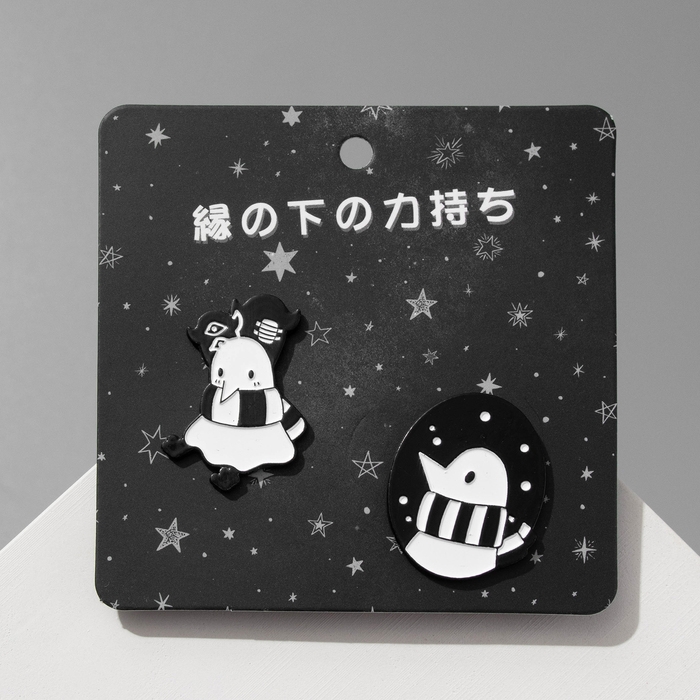 Набор значков (2шт) Набор значков (2шт) "Привидение" в шарфике, цвет чёрно-белый в чёрном металле