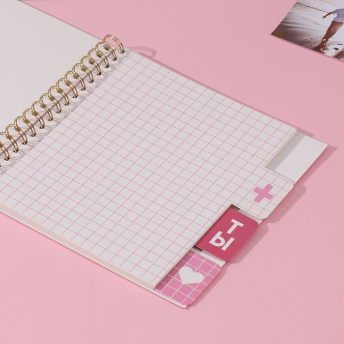 Фотоальбом на спирали 20 листов  Фотоальбом на спирали 20 листов "Котики с пиццей" объёмный элемент + 4 вкладки 24х24 см