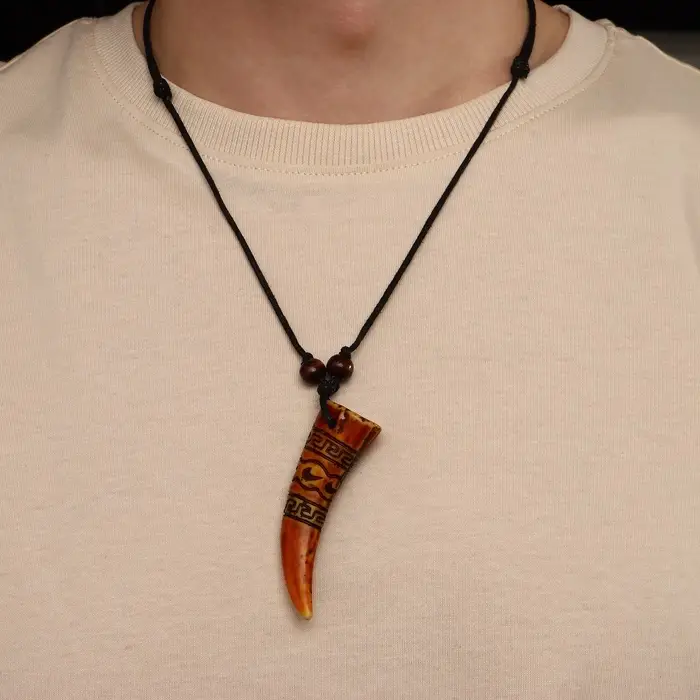 Кулон унисекс &laquo;Клык&raquo;, коричнево-чёрный на чёрном шнурке, 40-80 см
