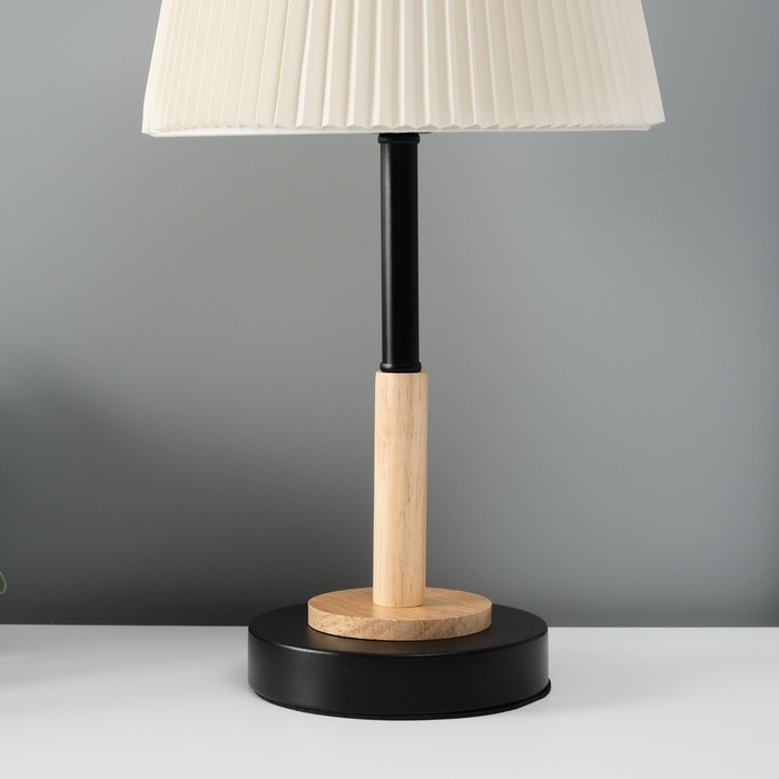 Светильник настольный Светильник настольный "Дипломат" 1х40Вт Е27 черный/бежевый 22,5х22,5х39,5см