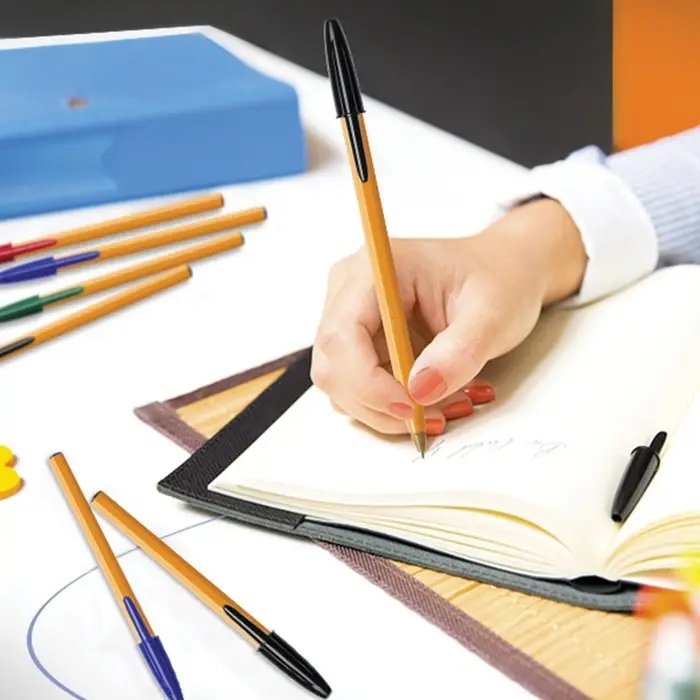 Ручка шариковая BIC Orangе, чернила черные, узел 0.8 мм, тонкое письмо, одноразовая, экономичный расход чернил Ручка шариковая BIC Orangе, чернила черные, узел 0.8 мм, тонкое письмо, одноразовая, экономичный расход чернил