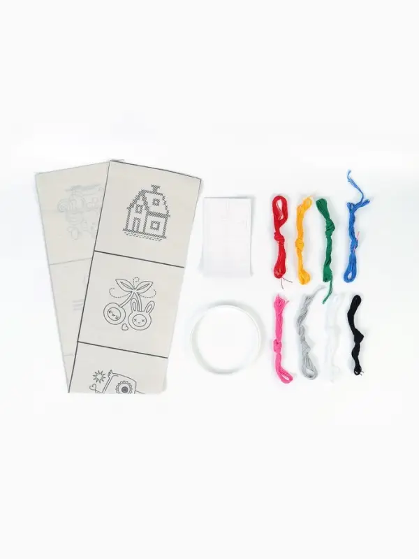 Набор для творчества. Вышивка на холсте Набор для творчества. Вышивка на холсте "Первые стежки"