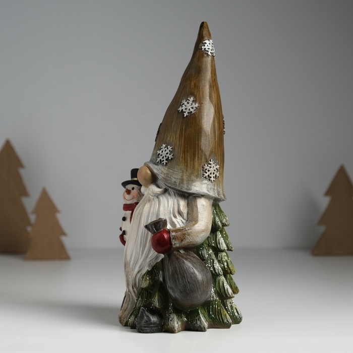 Сувенир полистоун  Сувенир полистоун "Дед Мороз со снежинками на колпаке, со снеговиком" 11х9,5х23 см