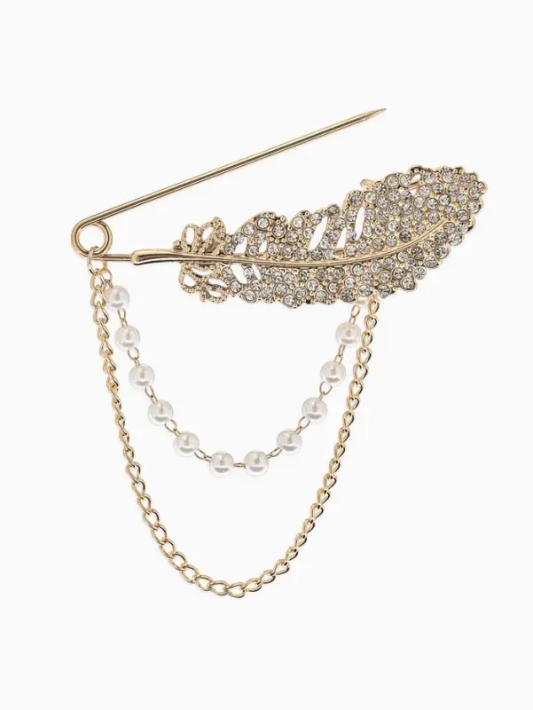 Булавка &laquo;Перо&raquo; в стразах, цепочка, жемчуг, L=7.5 см, цвет белый в золоте