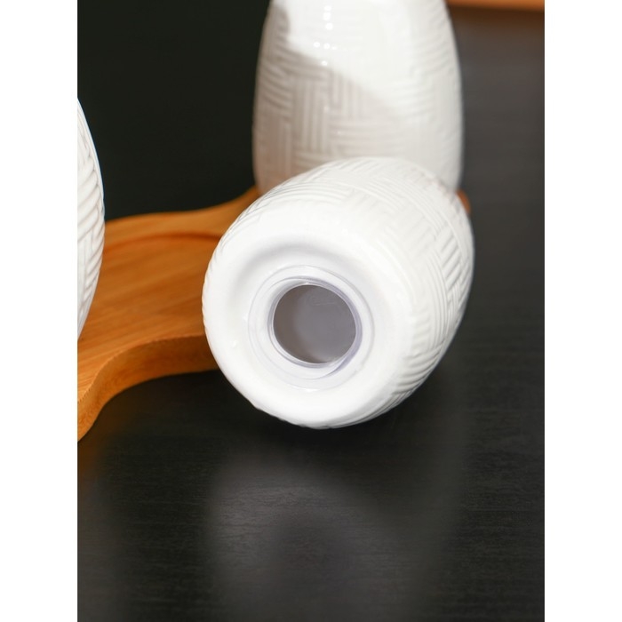 Набор фарфоровый для специй на бамбуковой подставке BellaTenero, 3 предмета: солонка 70 мл, перечница 70 мл, сахарница с ложкой 260 мл, цвет белый Набор фарфоровый для специй на бамбуковой подставке BellaTenero, 3 предмета: солонка 70 мл, перечница 70 мл, сахарница с ложкой 260 мл, цвет белый