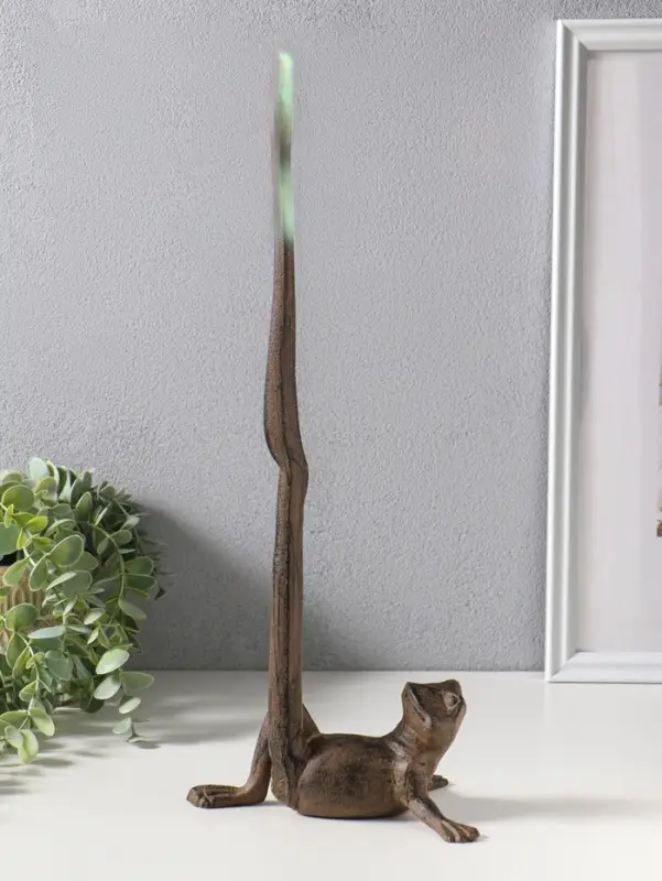 Сувенир чугун держатель для бумажных полотенец "Лягуха" 13,5х15х42 см