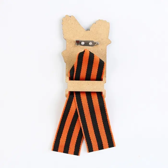 Значок с георгиевской лентой на 9 мая «Голубь», дерево, 4.3×7.2 см Значок с георгиевской лентой на 9 мая «Голубь», дерево, 4.3×7.2 см