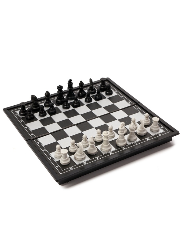 Шахматы 16 х 16  см, король h-2.8 см, d-1.2 см, доска и фигуры пластик Шахматы 16 х 16  см, король h-2.8 см, d-1.2 см, доска и фигуры пластик