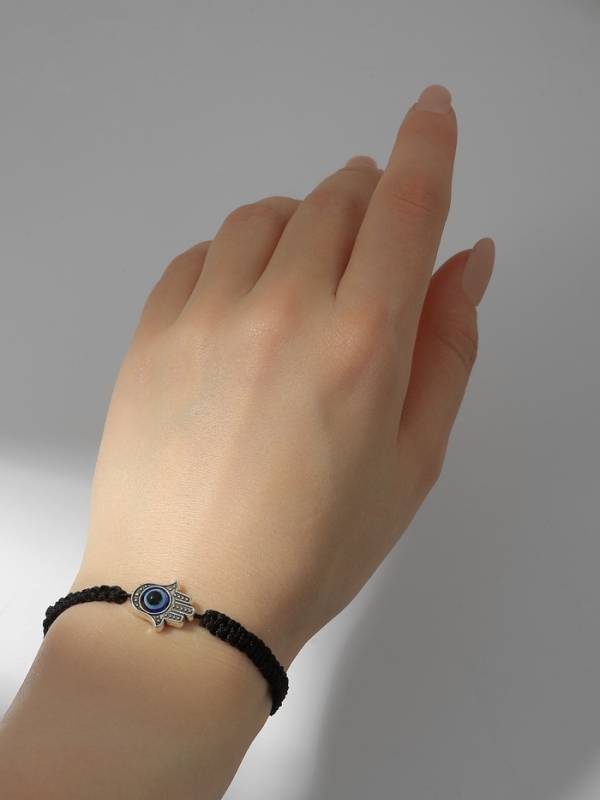 Браслет-оберег «Детский на нити» глазик в плетении, цвет синий в чернёном серебре, d=4 см