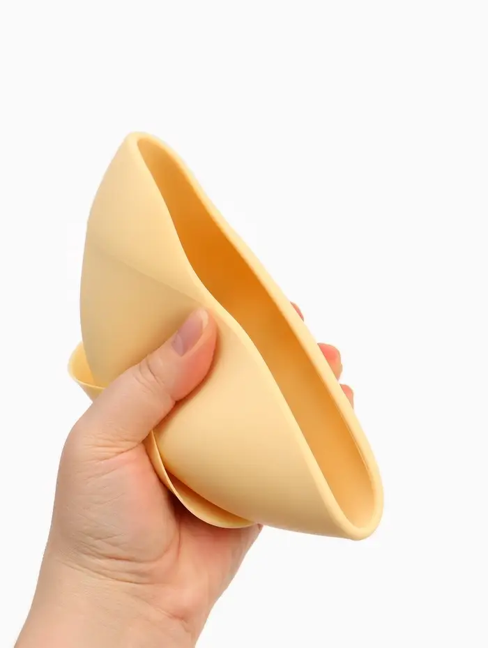 Тарелка детская на присоске и ложка, молочный, Mum&Baby Тарелка детская на присоске и ложка, молочный, Mum&Baby