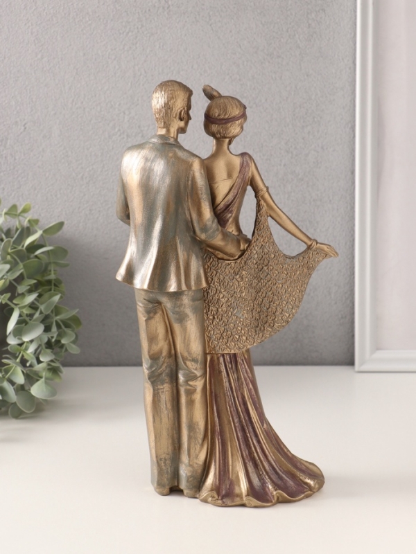 Сувенир полистоун  Сувенир полистоун "Пара в костюмах 20-30-х годов" 17х9х31,5 см