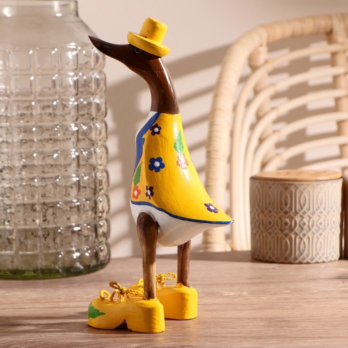 Сувенир Сувенир "Утка в желтом летнем костюме" дерево 13х9х27 см