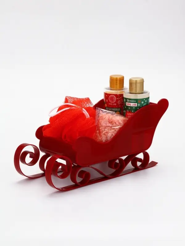 Подарочный набор новогодний в санях: гель для душа 2 шт., соль для ванны и мочалка, URAL LAB Подарочный набор новогодний в санях: гель для душа 2 шт., соль для ванны и мочалка, URAL LAB