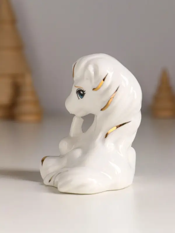 Сувенир керамика "Коняшка с подковой" белый с золотом 7х5,5х8 см