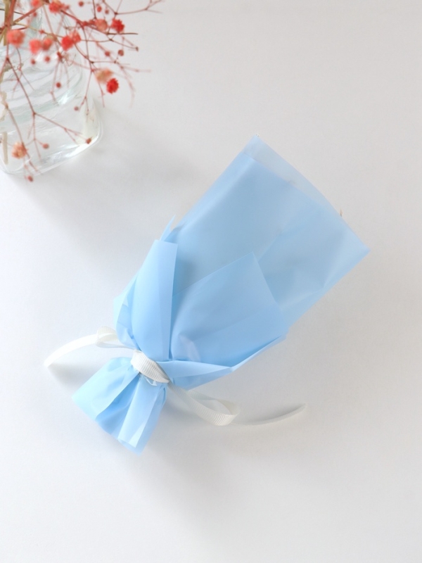 Букет из мыльных лепестков Букет из мыльных лепестков "Роза подарочная в коробке" голубой 8,6х8,6х18,5 см