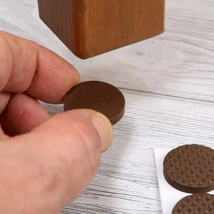 Накладка мебельная круглая ТУНДРА, d=25 мм, 18 шт., полимерная, коричневая Накладка мебельная круглая ТУНДРА, d=25 мм, 18 шт., полимерная, коричневая