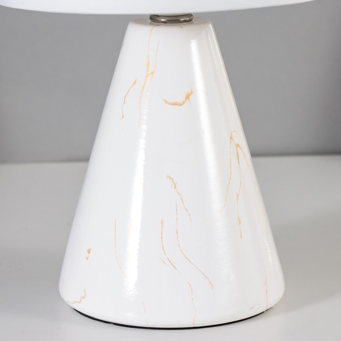 Настольная лампа Настольная лампа "Брианна" E14 40Вт белый 18х18х28,5 см RISALUX