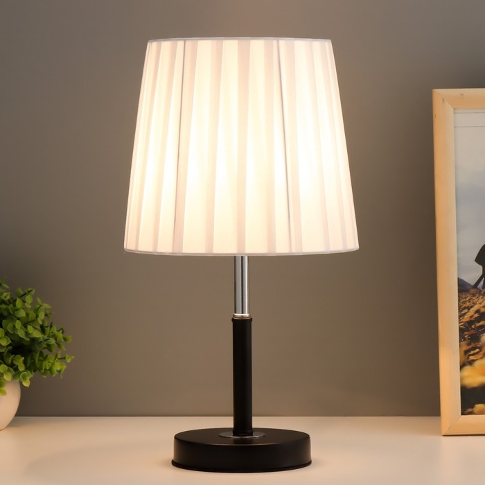 Настольная лампа Настольная лампа "Фиона" Е27 40Вт черно-белый 19х19х36 см RISALUX