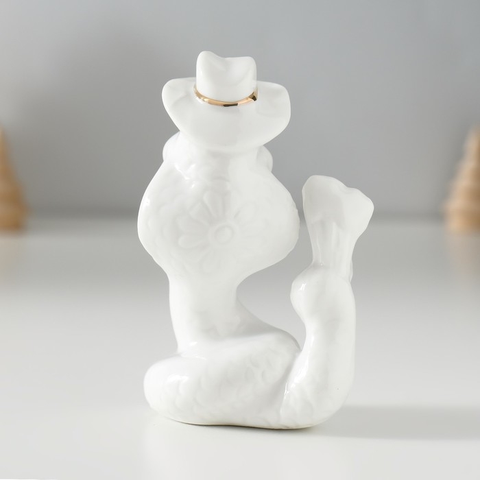 Сувенир керамика Сувенир керамика "Белая кобра с букетом и в шляпе" с золотом 3,5х5,5х9 см