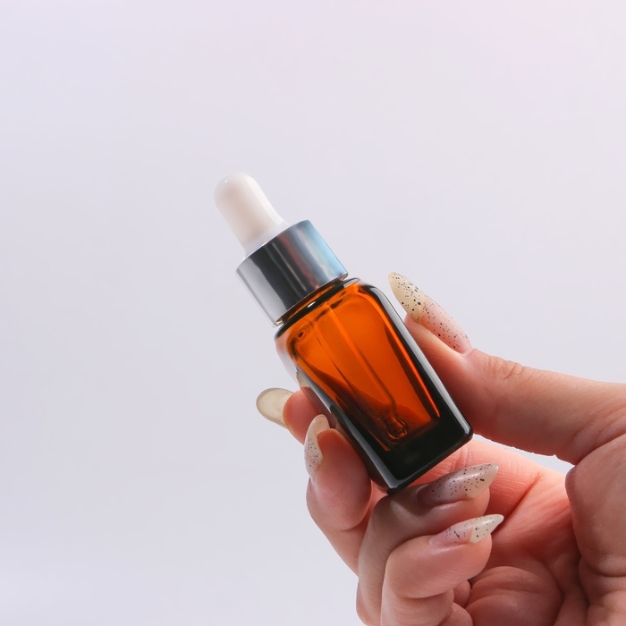 Бутылочка стеклянная для хранения с пипеткой, 10 мл, цвет коричневый/белый Бутылочка стеклянная для хранения с пипеткой, 10 мл, цвет коричневый/белый