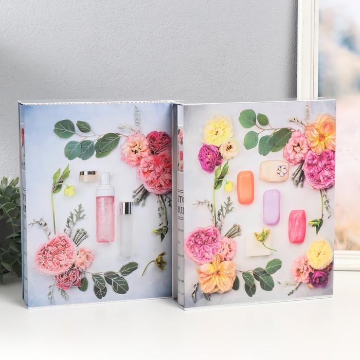 Фотоальбом на 200 фото 13х18 см Фотоальбом на 200 фото 13х18 см "Красота спасёт мир" зол/сер в коробке МИКС 5,8х23,7х29,8 см 99347