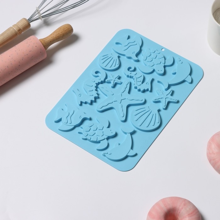 Форма для кондитерских украшений Доляна «Морская история», силикон, 23×16×0,5 см, 13 ячеек, цвет голубой Форма для кондитерских украшений Доляна «Морская история», силикон, 23×16×0,5 см, 13 ячеек, цвет голубой