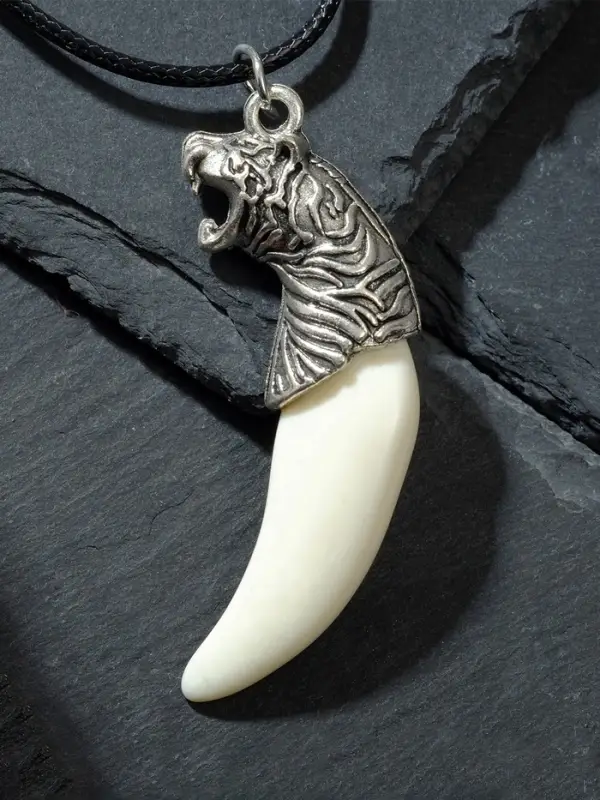 Кулон унисекс &laquo;Клык тигра&raquo;, белый в чернёном серебре на чёрном шнурке, 40 см