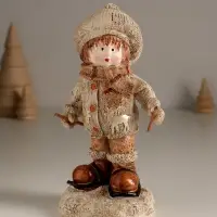 Фигурка полистоун &laquo;Малыш в вязаном наряде на мини-лыжах&raquo;, 8.5&times;8&times;17.5 см