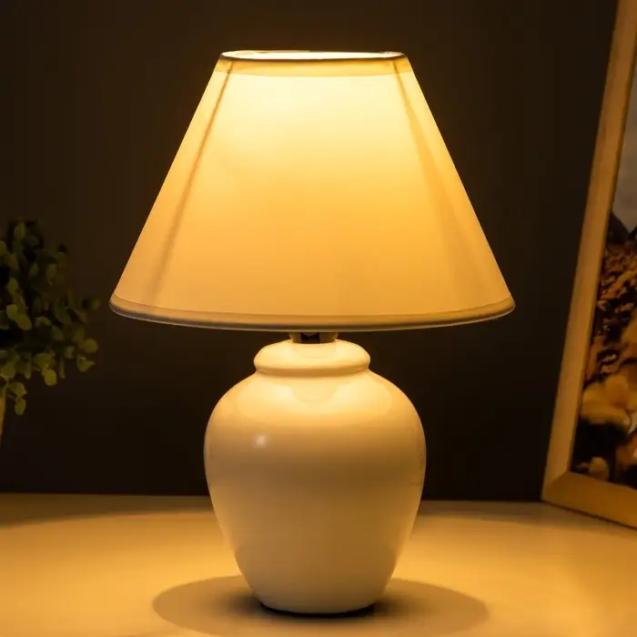 Лампа настольная &laquo;Азалия &raquo;E14, 220V, белая RISALUX