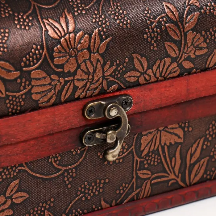 Шкатулка подарочная под бутылку &laquo;Сундук. Карта путешествий и розы&raquo;, дерево, 12.5&times;35&times;13.5 см