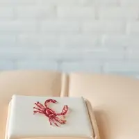 Брошь &laquo;Краб&raquo;, красная в золоте