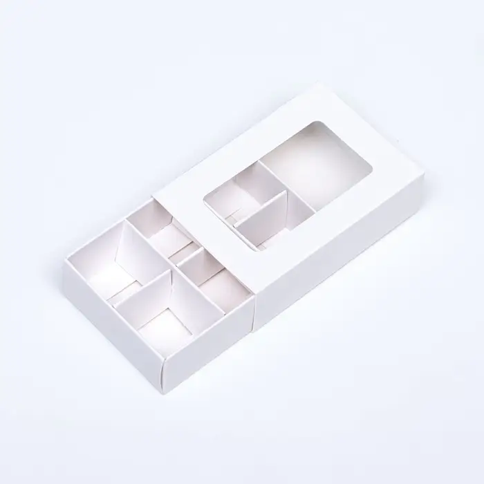 Коробка для конфет 6 штук, 8.7&times;5.8&times;2.5 см, Тонкие разделители, белый