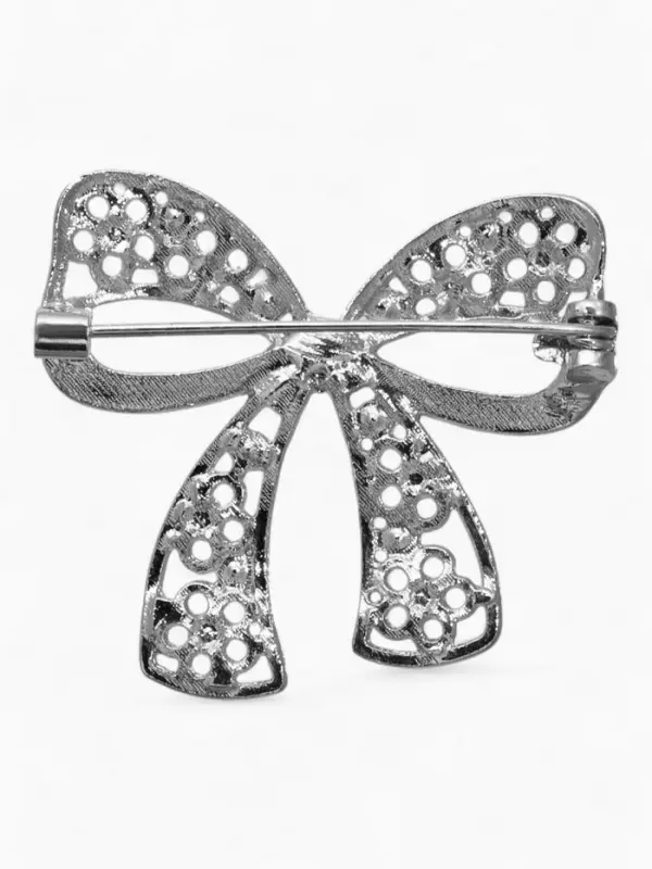 Брошь &laquo;Бант&raquo;, белая в серебре