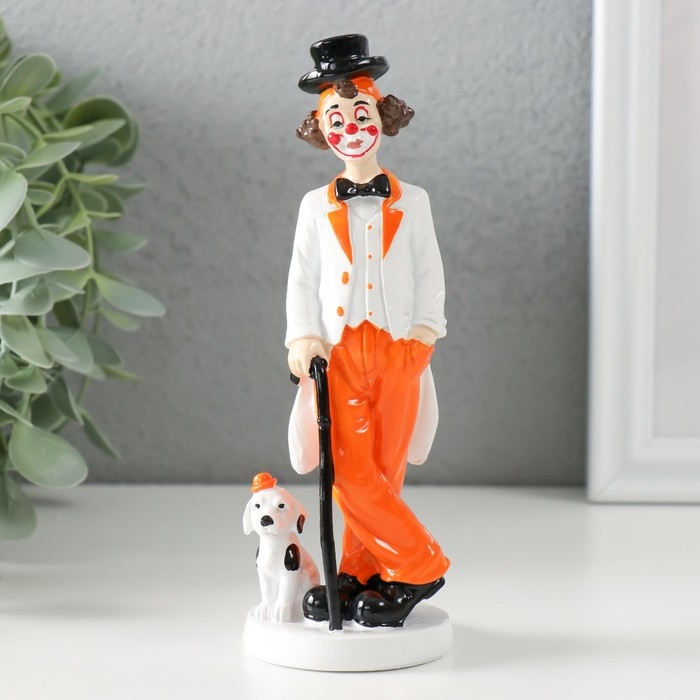 Сувенир полистоун  Сувенир полистоун "Клоун с тростью и пёсиком" бело-оранжевый 5х5х15 см