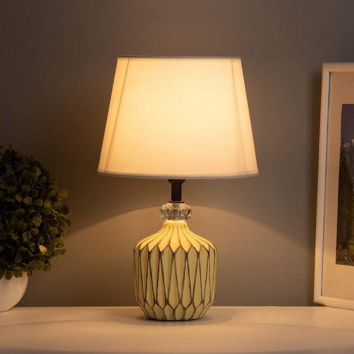 Лампа настольная Лампа настольная "Стремление" 1х40Вт Е14 желтый 20х20х33см