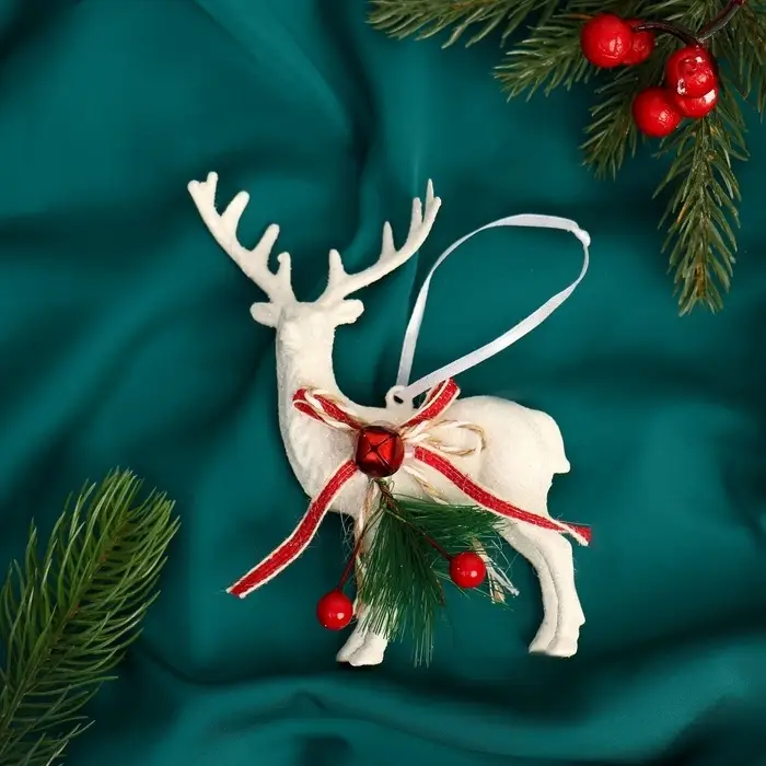 Ёлочная игрушка &laquo;Зимнее волшебство. Снежный олень с бубенцом&raquo; пластик, 10&times;15 см, белый