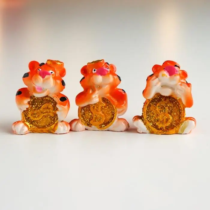 Фигурка полистоун «Тигр силач с золотой монетой», 3×1.5×2.7 см, МИКС